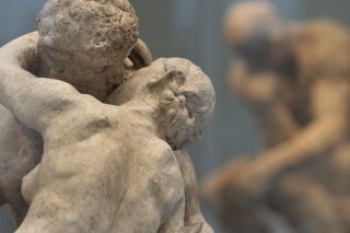 Auguste Rodin l'a immortalisé, mais il ignorait certainement que le baiser était aussi vieux (Photo d'illustration).